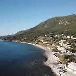 Ilias 度假居 *